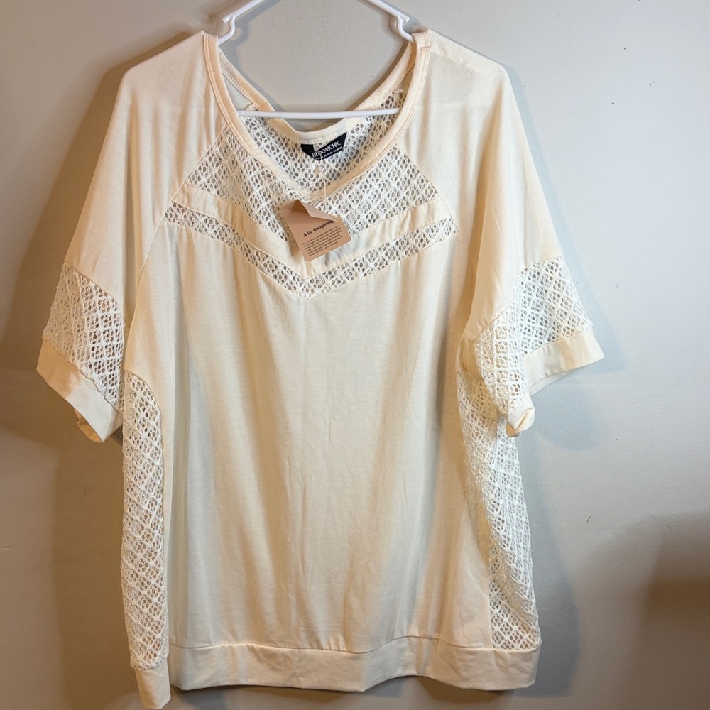 BloomChic Cream Lace Detail Short Sleeve Tee size 18-20 NWT #345